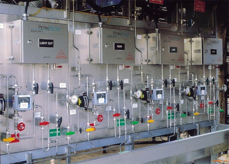 實驗室家具(jù)總包公司樣闆間(jiān)氣路案例展示